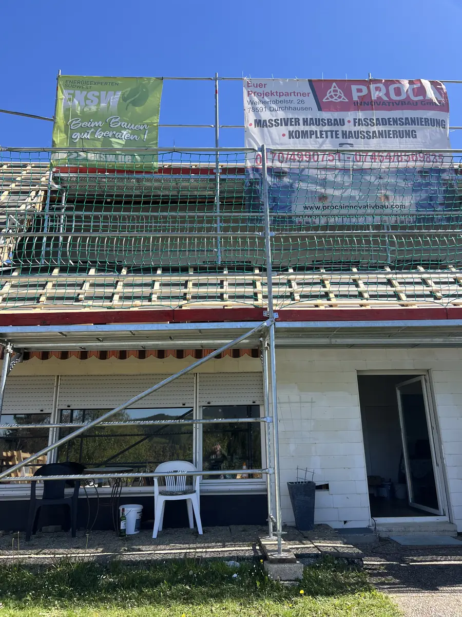 Neues Dachfenster in der Lattung montiert