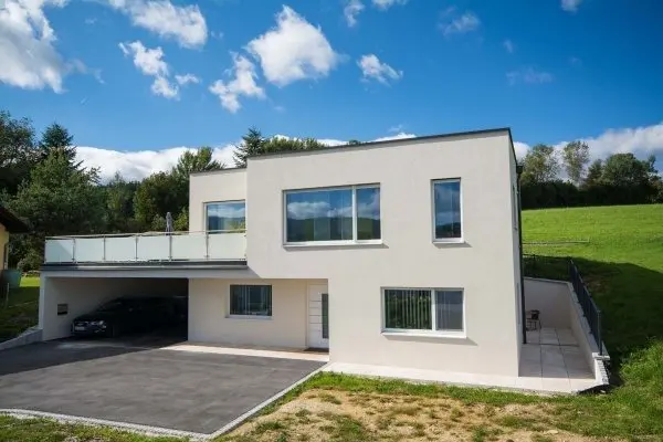 Schlüsselfertiges Einfamilienhaus mit Carport und Flachdach