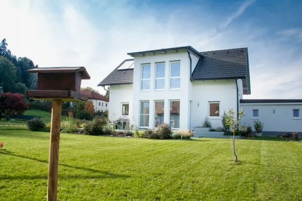 Schlüsselfertig übergebenes Massivhaus, Ansicht Südseite