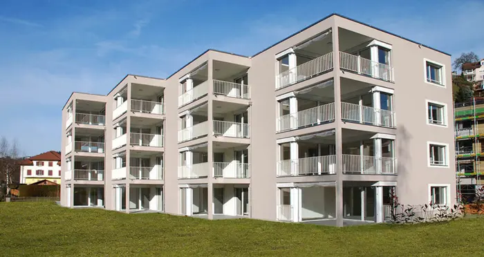 Fertiggestelltes Mehrfamilienhaus aus dem Objektbau